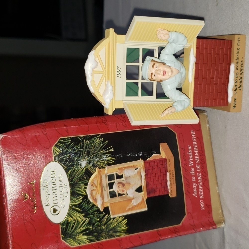 Vintage Hallmark keepsake collectable 1997 Away to the window ornament
